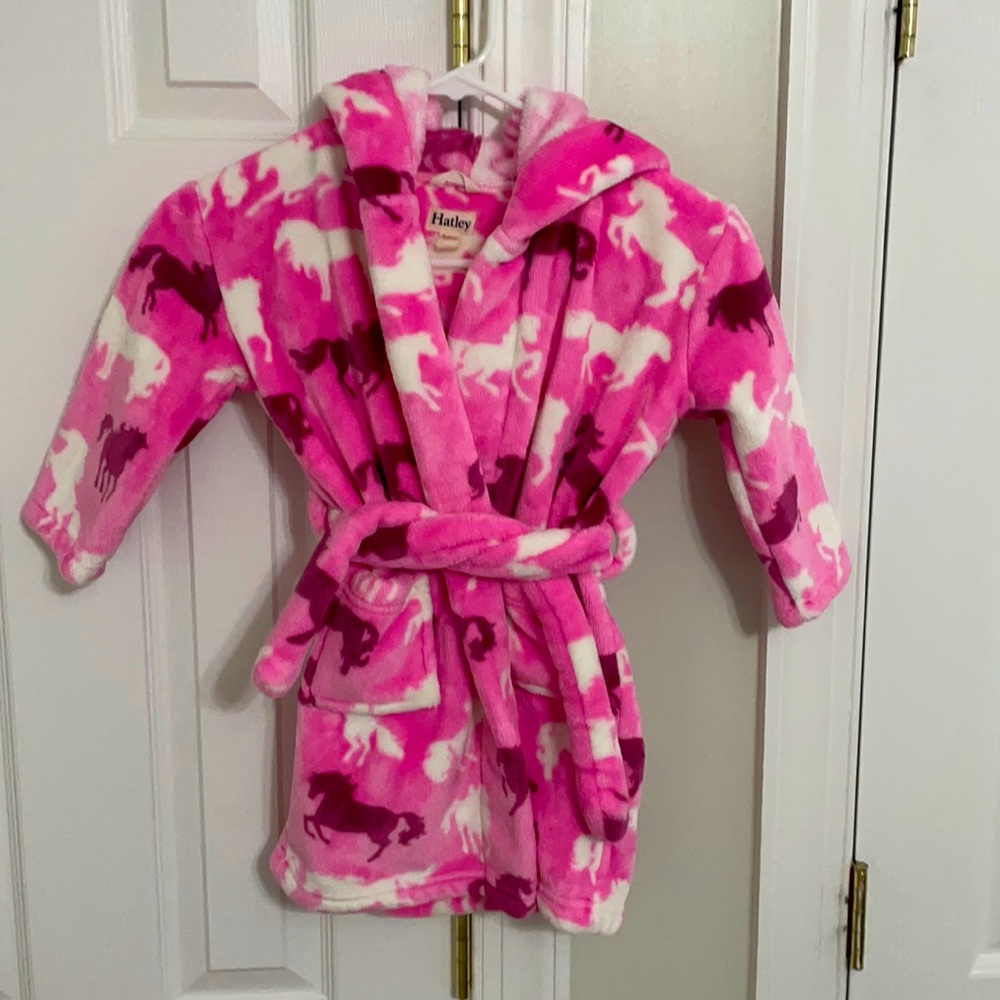 Hatley, size 2-3 pink girls bath or shower rob.
